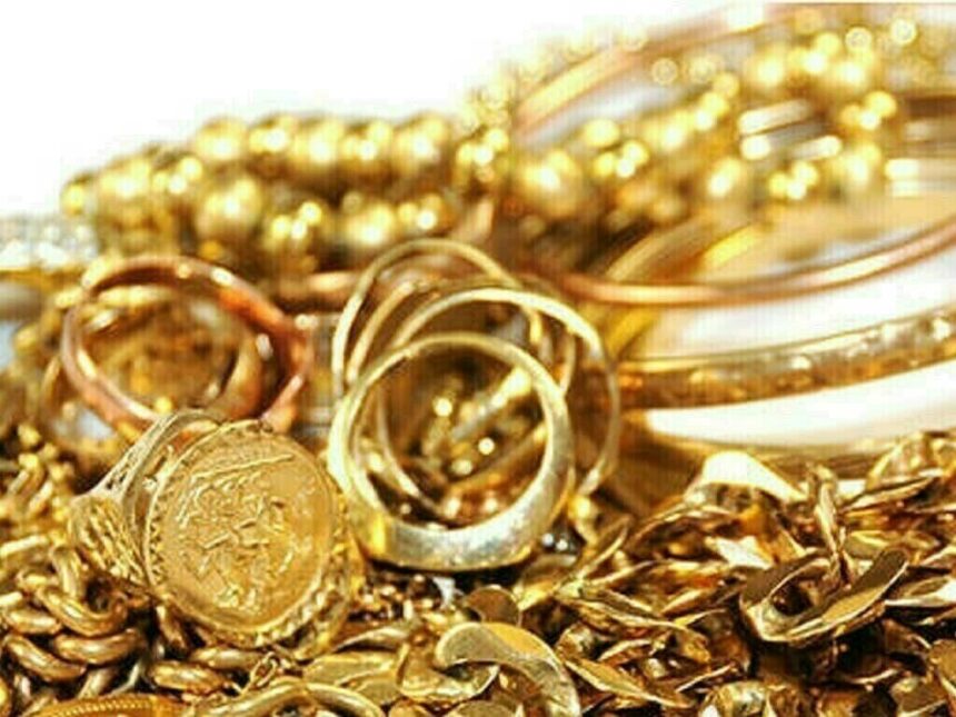 Gold Prices Dip Slightly in Pakistan: Per Tola Now at Rs. 352,900