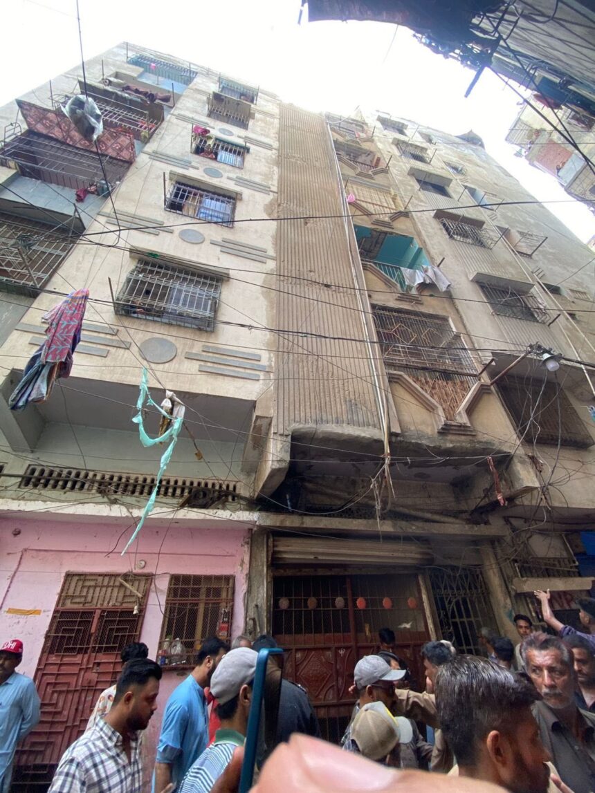 Another Collapse In Lyari: Two Women Dead & Three Injured