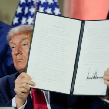 Trump Cuts Pakistan’s Import Tariff to 19% From 29%