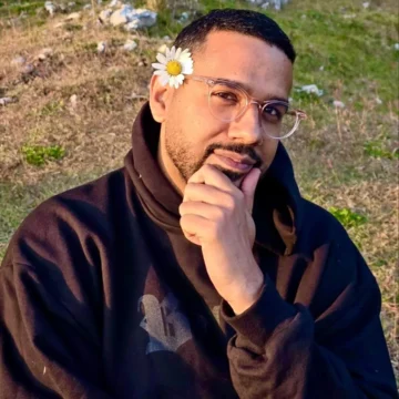 Ali Gul Pir Questions Why His Harshest Trolls Appear to Back One Political Party