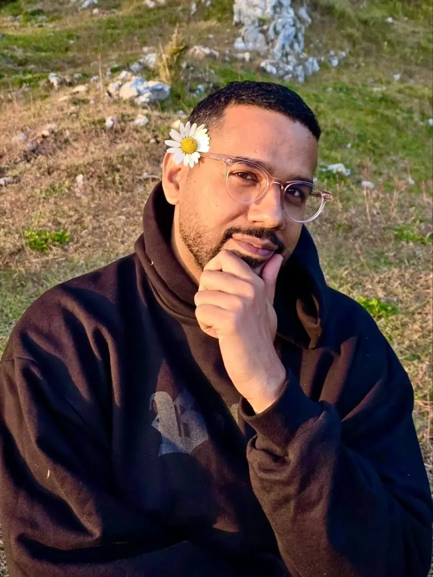 Ali Gul Pir Questions Why His Harshest Trolls Appear to Back One Political Party