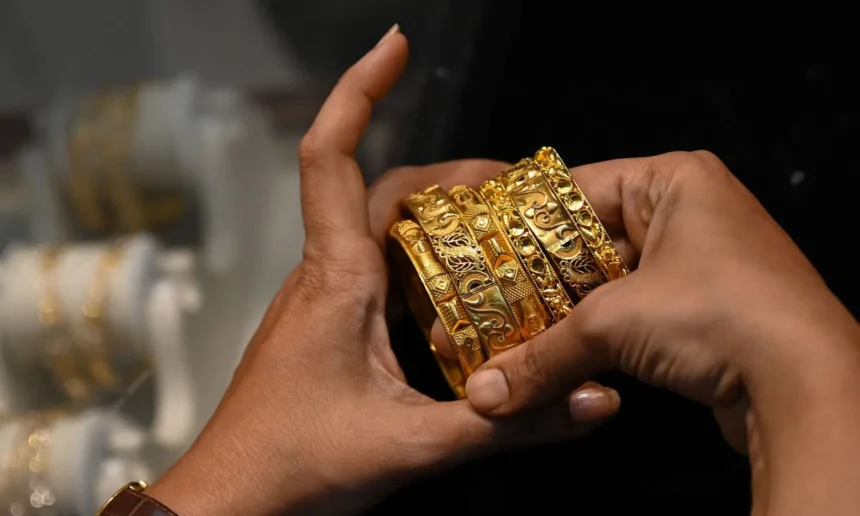 Customs Seize Rs 110 Million Worth of Gold and Foreign Currency from Alleged Smugglers at Karachi Airport