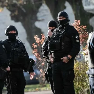 Two Prisoners Break Out of French Jail Using Bed-Sheets