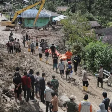 Thailand & Indonesia Begin Massive Clean-Up After Floods Kill Over 400
