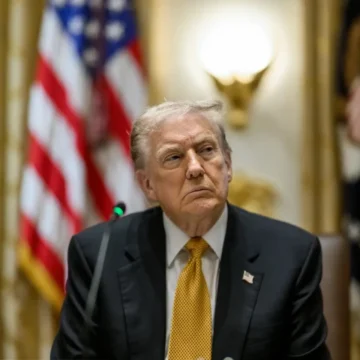 Pakistani Immigration to US Paused — But Pakistan Spared from Green-Card Crackdown 🇵🇰✈️