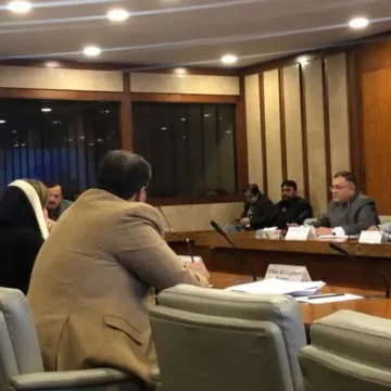 MNA Noor Alam Khan Wants Bureaucrats Banned From Holding Dual Nationality, Calls for Broader Reform