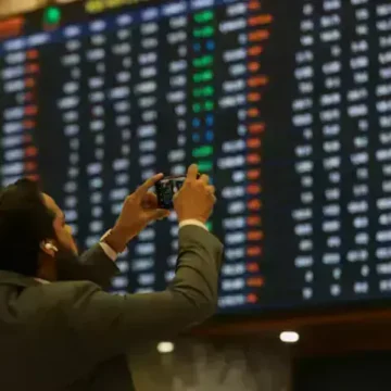 KSE-100 Index Plunges Over 2,000 Points in Early Intraday Trading Amid Volatility