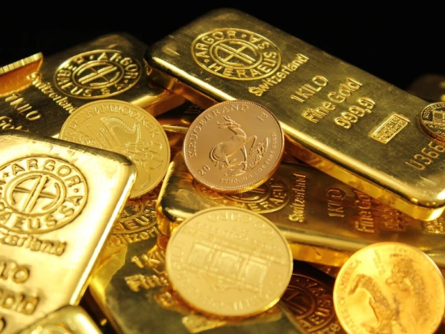 Gold Jumps rs 3,400 Per Tola; Silver Also Edges Higher in Pakistan