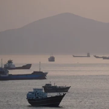 Iran warns US Navy to stay out of Hormuz as Trump launches ship-rescue plan