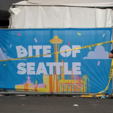 27103955b03684f Three Killed, Four Injured in Mass Shooting Near Seattle’s Space Needle