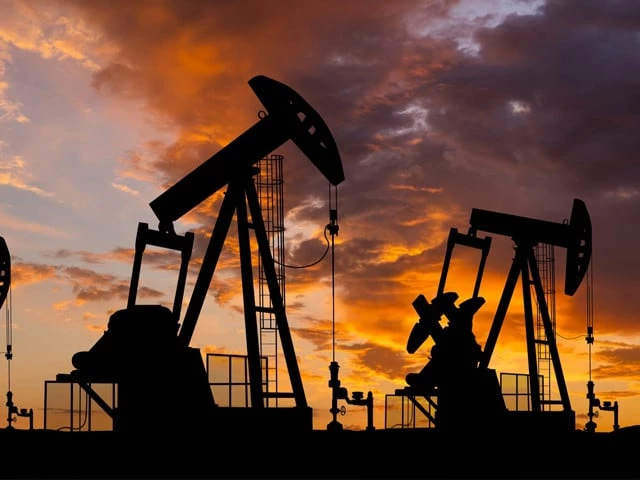 Oil Prices Drop Over 1% Despite US-Iran Conflict as Supply Flows Improve