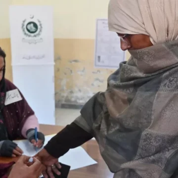 pakistan-national-elections-2024-photo-by-farooq1785616499-1-640x480 PPP Alleges Polling Delays and Irregularities During Second Phase of AJK Elections