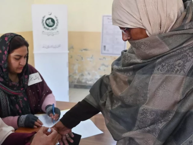 pakistan-national-elections-2024-photo-by-farooq1785616499-1-640x480 PPP Alleges Polling Delays and Irregularities During Second Phase of AJK Elections