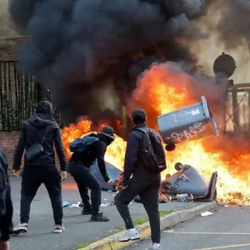 02152853f94a6d3 Hundreds of French High Schools Shut as Student Protests Turn Violent