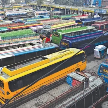 11155238633d949 Intercity Transport Suspended in Lahore as Bus Terminals Reportedly Sealed